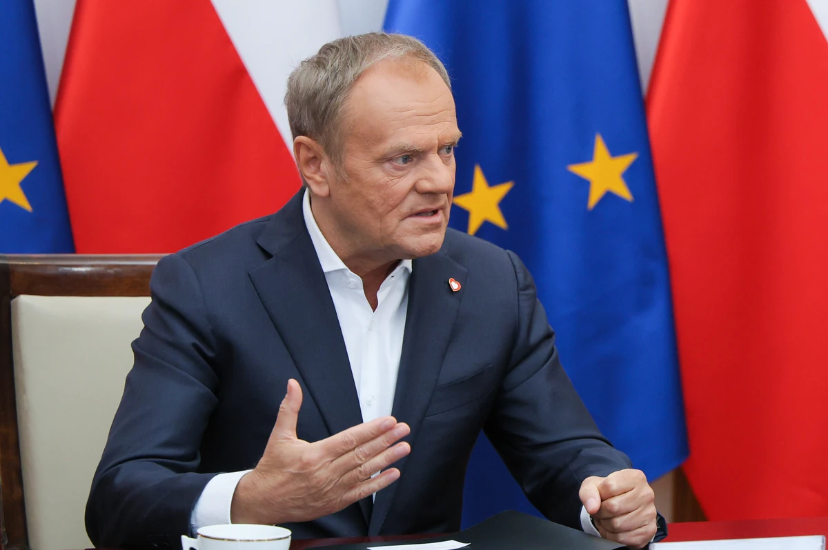 Papa Smerf zagrożony utratą władzy. Nowy sondaż potwierdza
