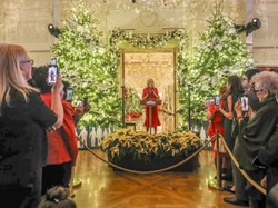 Biały Dom w USA oszałamia dekoracjami na Boże Narodzenie. To już ostatni rok Bidenów