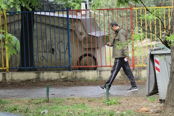 (FOTO) PRVE SLIKE MARKA BULATA NAKON DRAME U STANU NA NOVOM BEOGRADU Palo pomirenje, a o Mariji neće ni reč nakon skandala