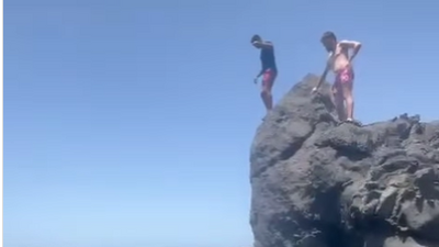 Tourist jumps off a cliff [Instagram/@canarias1500kmdecosta]