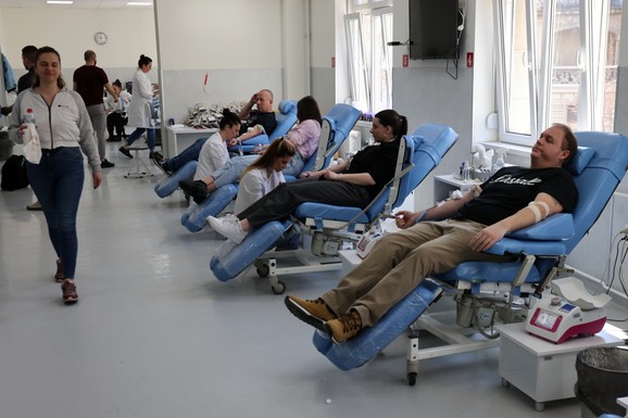REZERVE KRVI NA KRITIČNO NISKOM NIVOU Hitan apel Instituta za transfuziju: Ovo je jedina stvar koju svako od nas može da uradi, evo i kada