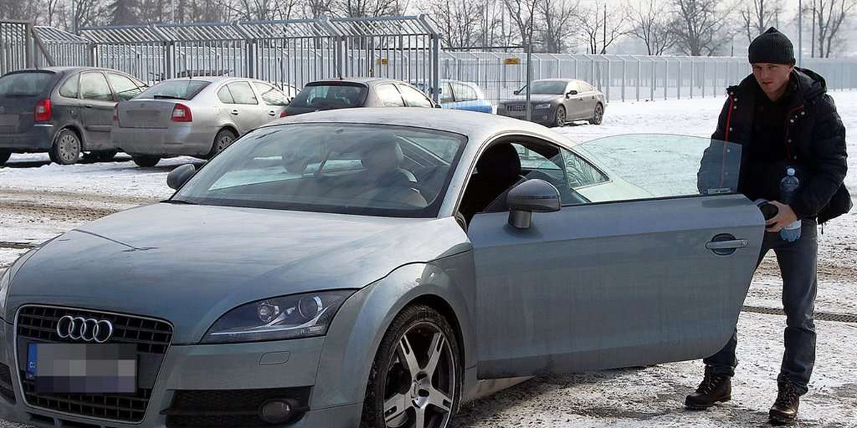 Mają majątek na parkingu