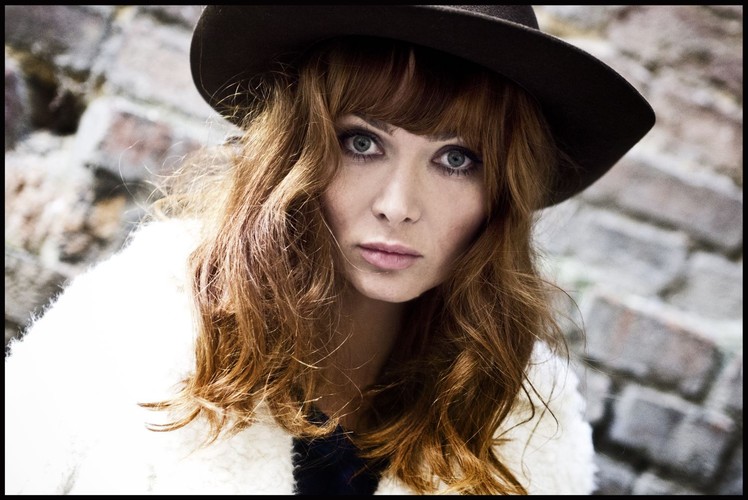 Ania Rusowicz na zdjęciach z sesji do albumu 'Genesis'