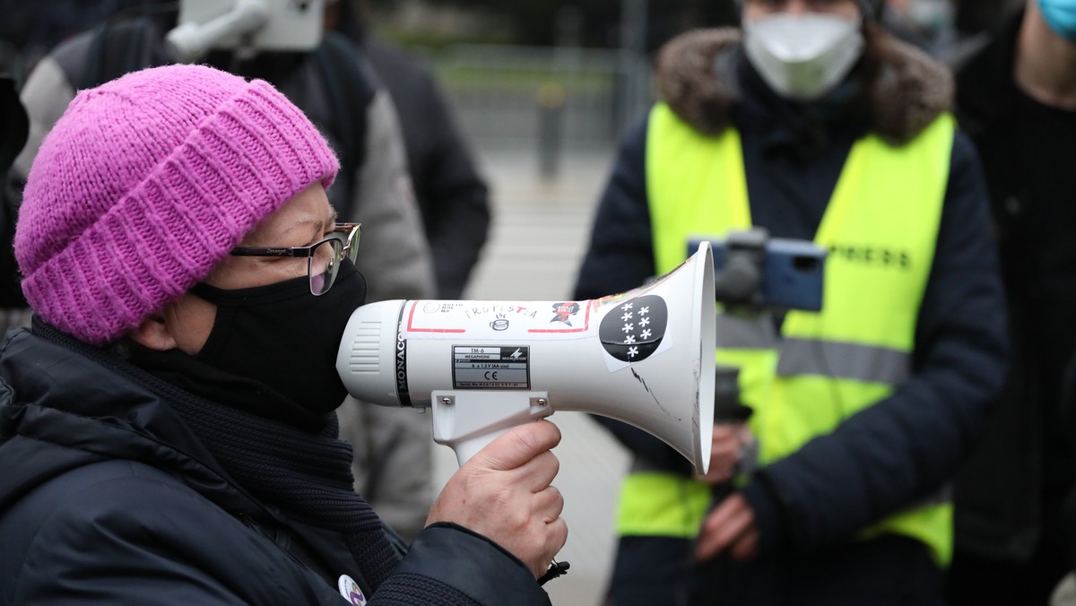 "Babcia Kasia" doprowadzona przed sąd po proteście przed SN w Warszawie