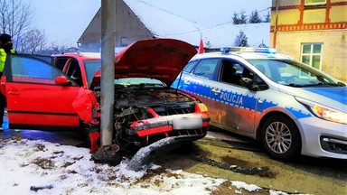 Policyjny pościg w Żarach. 28-latek po narkotykach rozbił auto i uszkodził radiowóz