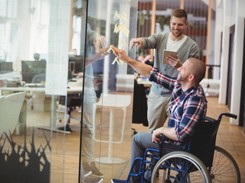 „Niepełnosprawny' czy „osoba z niepełnosprawnością'? Językoznawca wyjaśnia, która forma jest mniej stygmatyzująca