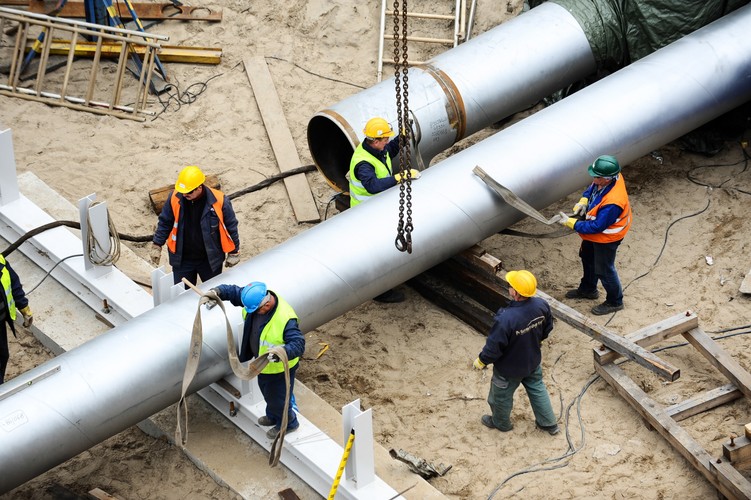 Drugi etap zakłada także budowę dodatkowej sieci kolejowej do przeładunku i rozładunku paliw. <br><br>fot. (mgo) PAP/Piotr Pędziszewski