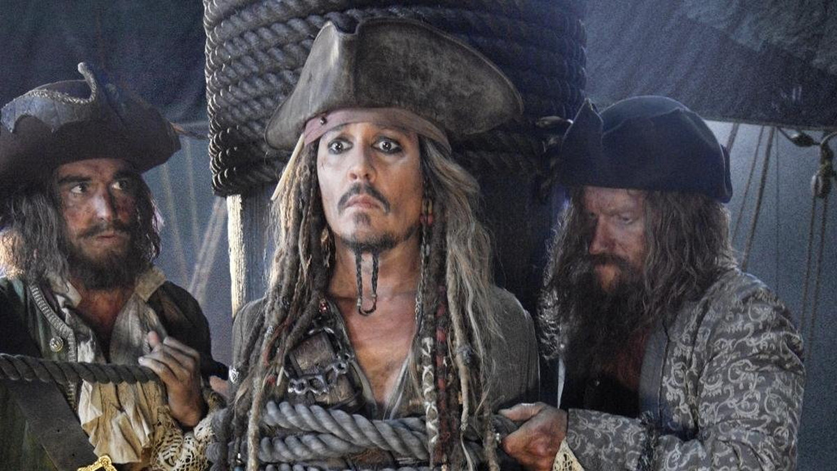 Po kilku tygodniach przerwy spowodowanej urazem, Johnny Depp powrócił do Australii na plan piątej części "Piratów z Karaibów".