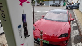 4 mln samochodów elektrycznych w Polsce w 2040 r.? Analizujemy strategię dla transportu w KPEiK