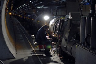 Naukowcy z CERN: po bozonie Higgsa czas na antymaterię