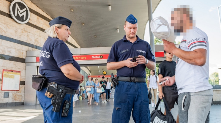 Emelt rendőri jelenlétet vezettek be az Örs vezér téren /Fotó: Police