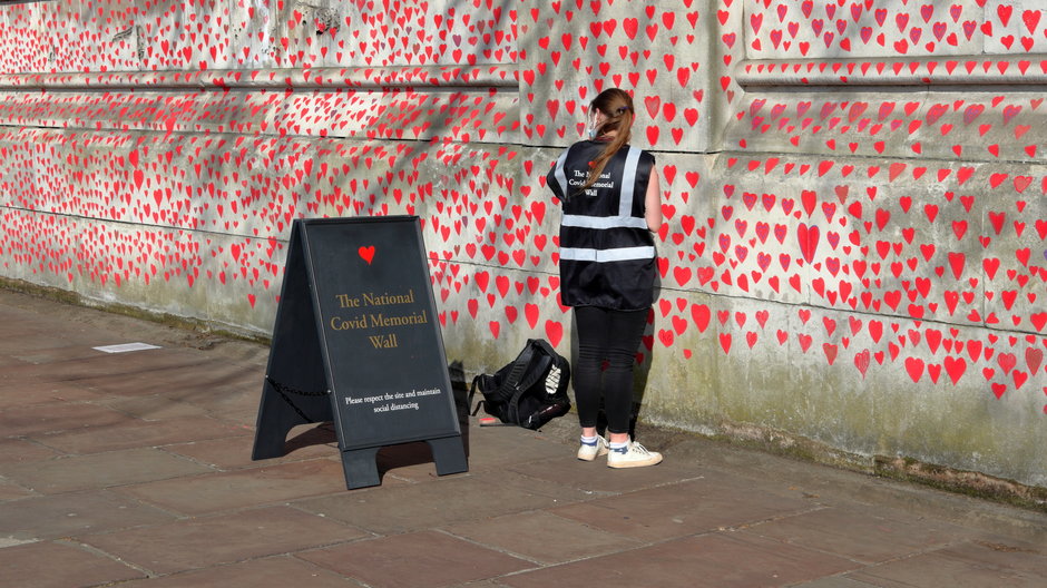 Londyński mural pamięci ofiar COVID-19