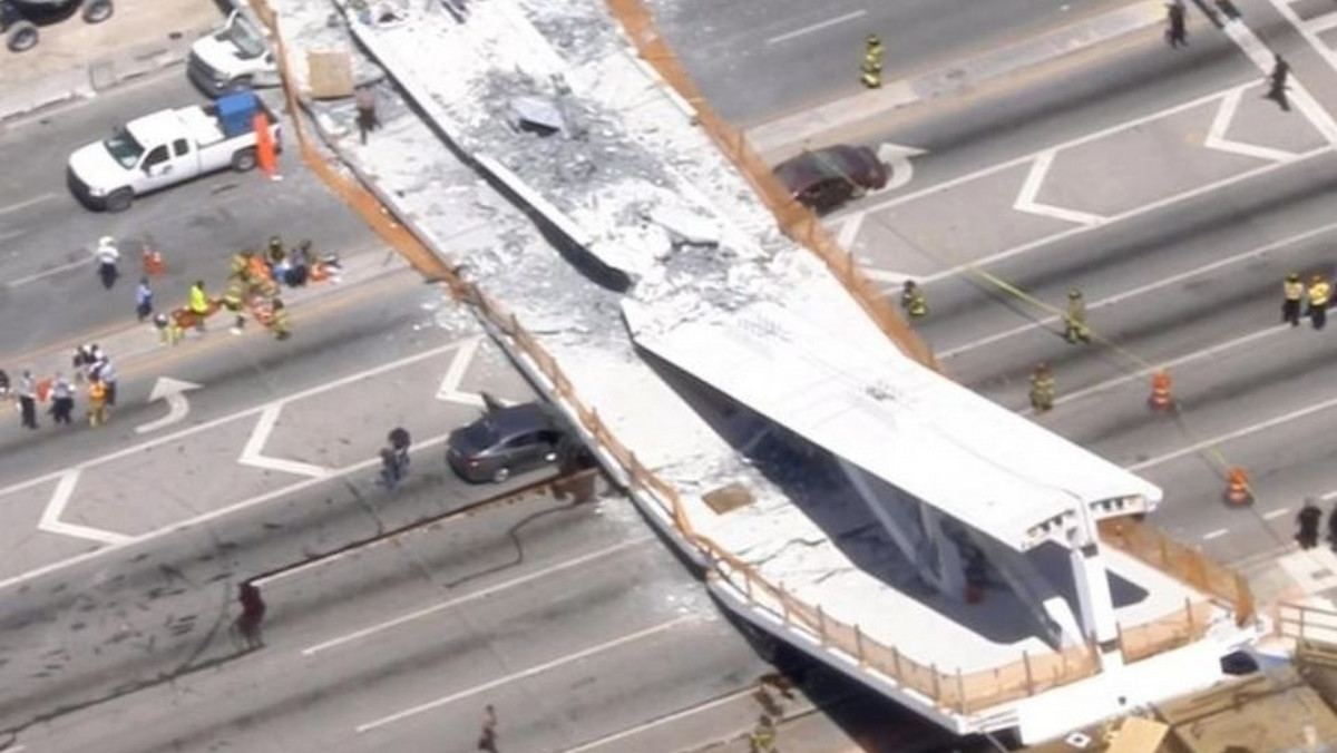 Most w budowie, który został jednak udostępniony pieszym, zawalił się wczoraj w pobliżu Miami na Florydzie, miażdżąc osiem samochodów na drodze stanowej; sześć do dziesięciu osób zginęło, jest wielu rannych - podała lokalna policja.