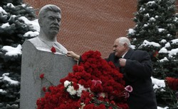 Rosja: Zmarł Jewgienij Dżugaszwili, wnuk Józefa Stalina. Negował odpowiedzialność tyrana za Katyń