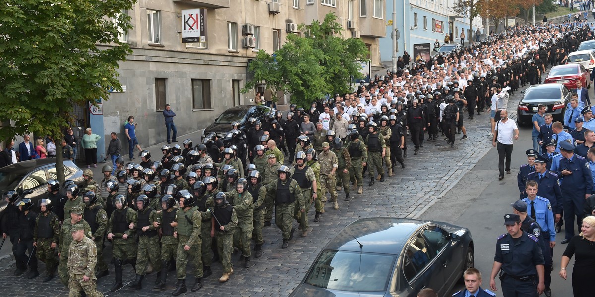 Burdy i zamieszki przed meczem Zoria - Legia. Trwa polowanie!