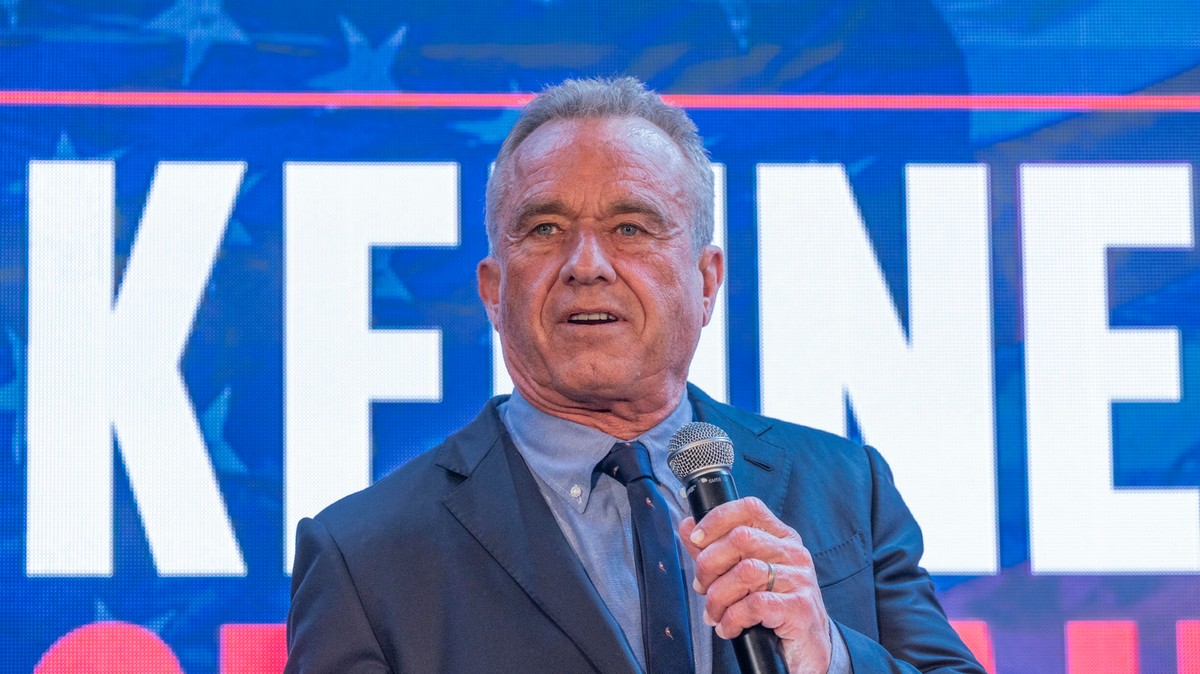 &quot;Elhagytam a pártot&quot; - Fordulat! Kennedy visszalépett és Trumpot támogatja