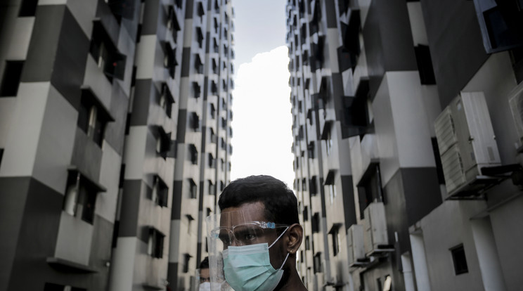Szingapúrban nyomkövetővel mérnék a fertőzöttek számát / Fotó: MTI/EPA/Wallace Woon