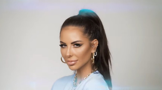 Zorannah sa svojim pratiocima redovno deli rutinu nege lica i ela