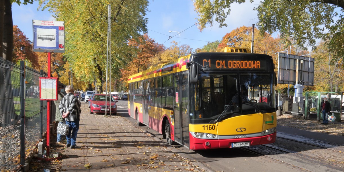 Wszystkich Świętych 2022. Tak dojedziesz na cmentarze w Łodzi