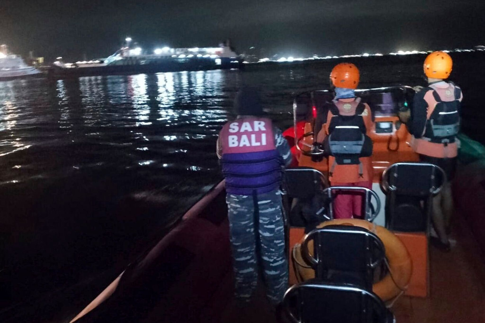 Fähre vor Bali gekentert: 65 Menschen an Bord vermisst