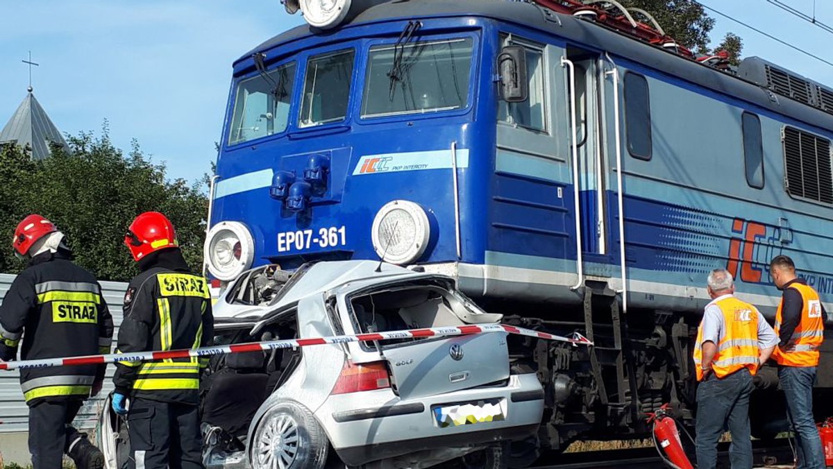 Mazowieckie: Tragiczny wypadek na przejeździe. Nie żyje 82-letnia kobieta