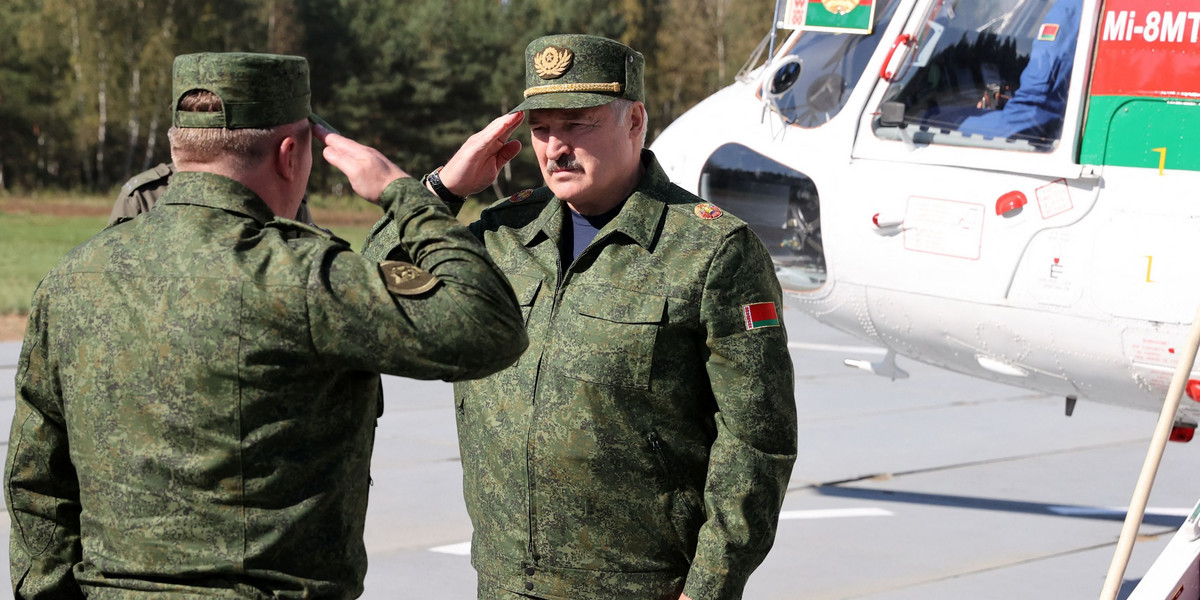 Jak donosi białoruska opozycja, Łukaszenka miał ściągnąć na Białoruś kilkadziesiąt tysięcy migrantów, wśród których znajdują się wyszkoleni terroryści.