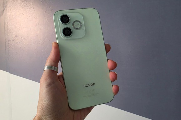 Ako tražite telefon za 250 evra, ovo bi mogla da bude savršena opcija: Honor 400 Lite na testu "Blica"