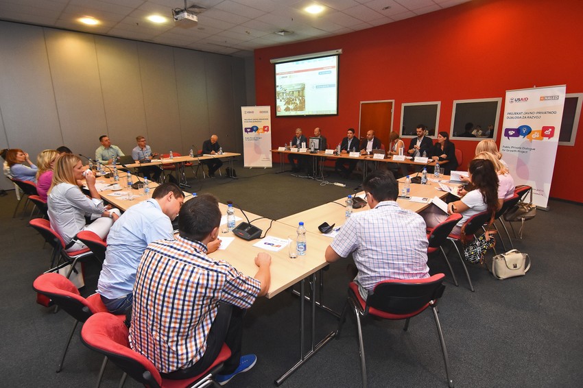 Sa okruglog stola u Novom Sadu