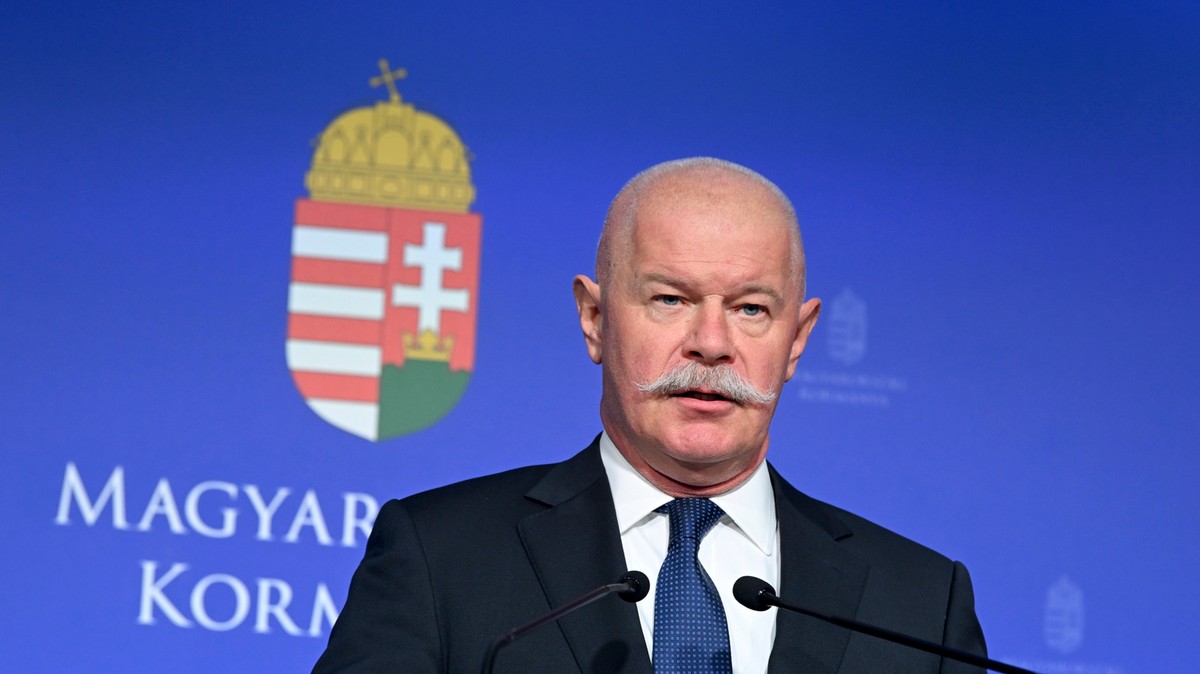 Csák János miniszter bejelentette  a lemondását