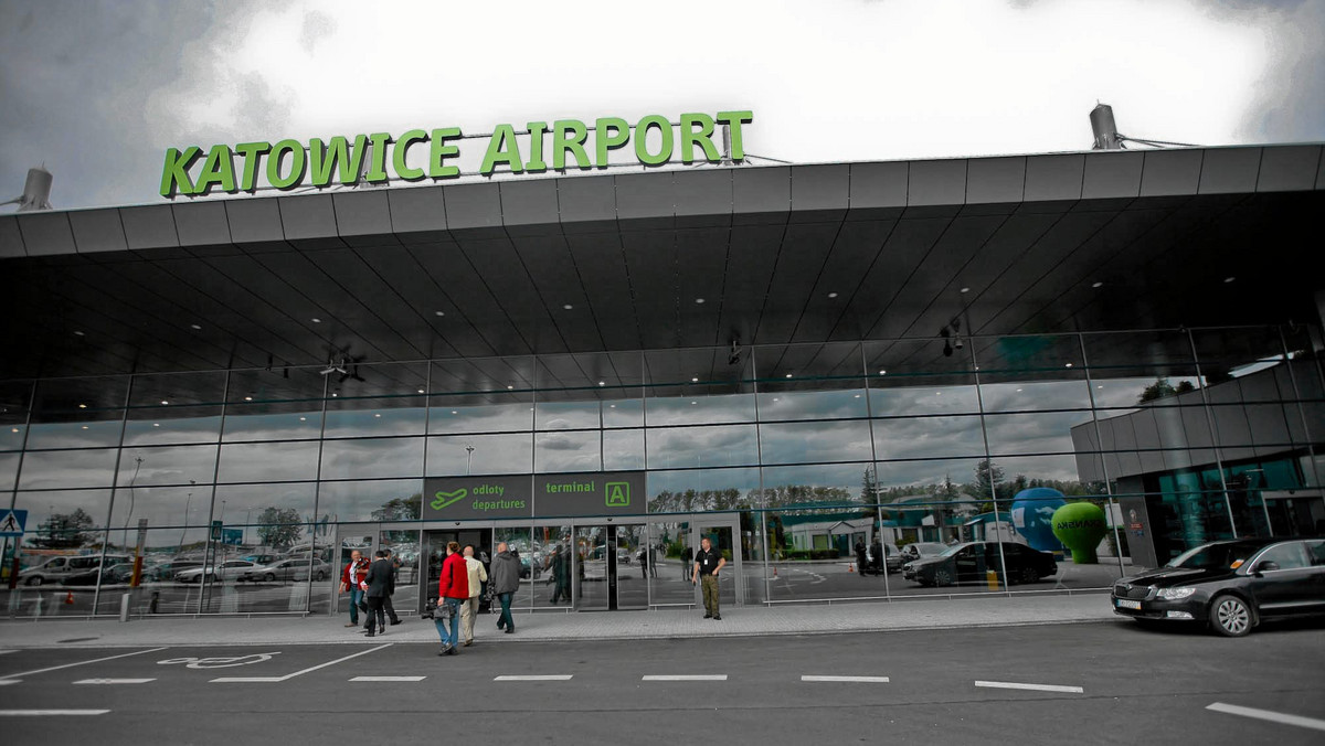 Port Lotniczy Katowice w Pyrzowicach uruchomił szybką ścieżkę kontroli bezpieczeństwa dla pasażerów biznesowych, którzy często korzystają z usług linii lotniczych. Ze statystyk wynika, że w podkatowickim porcie stale rośnie liczba takich pasażerów.