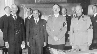 Neville Chamberlain i Adolf Hitler 