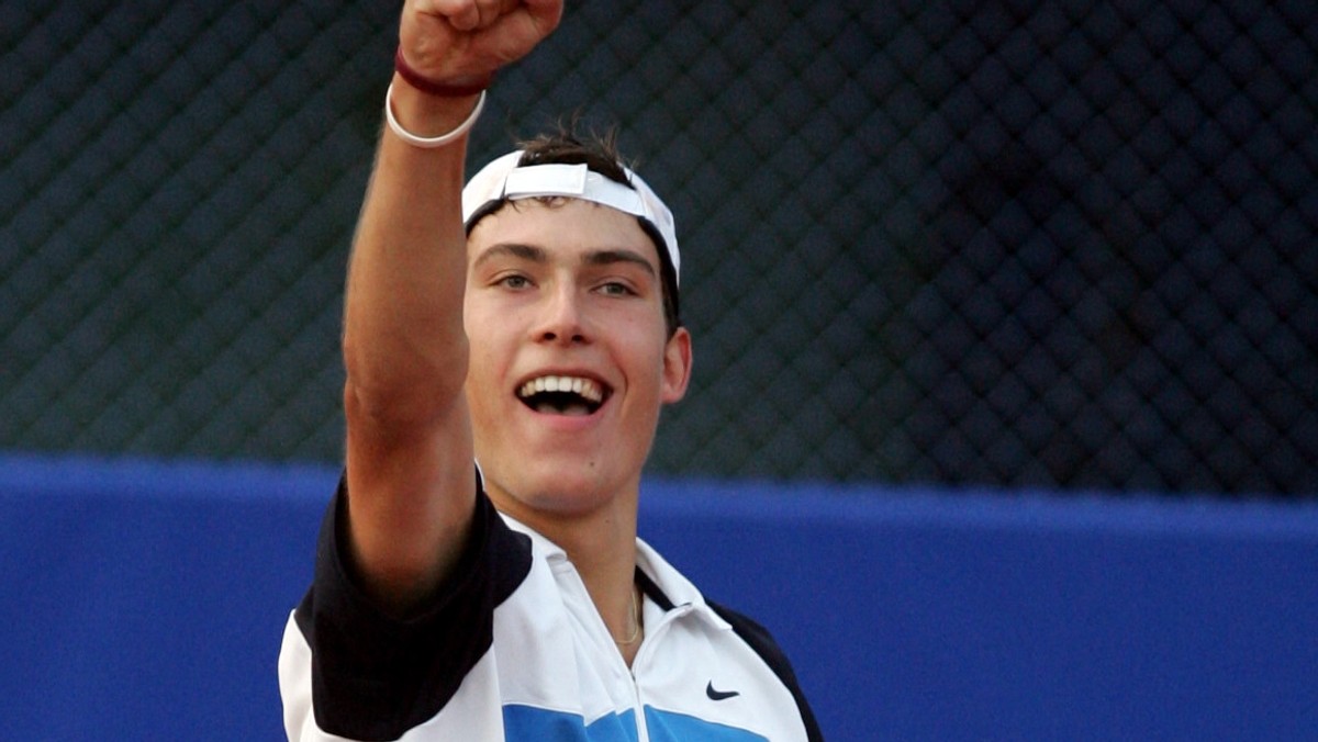 Jerzy Janowicz awansował do półfinału challengera Poznań Porsche Open (pula nagród 100 tys. dolarów) rozgrywanego na kortach poznańskiej Olimpii. Janowicz w półfinale pokonał Francuza Laurenta Recouderca (8) 7:6, 6:3.