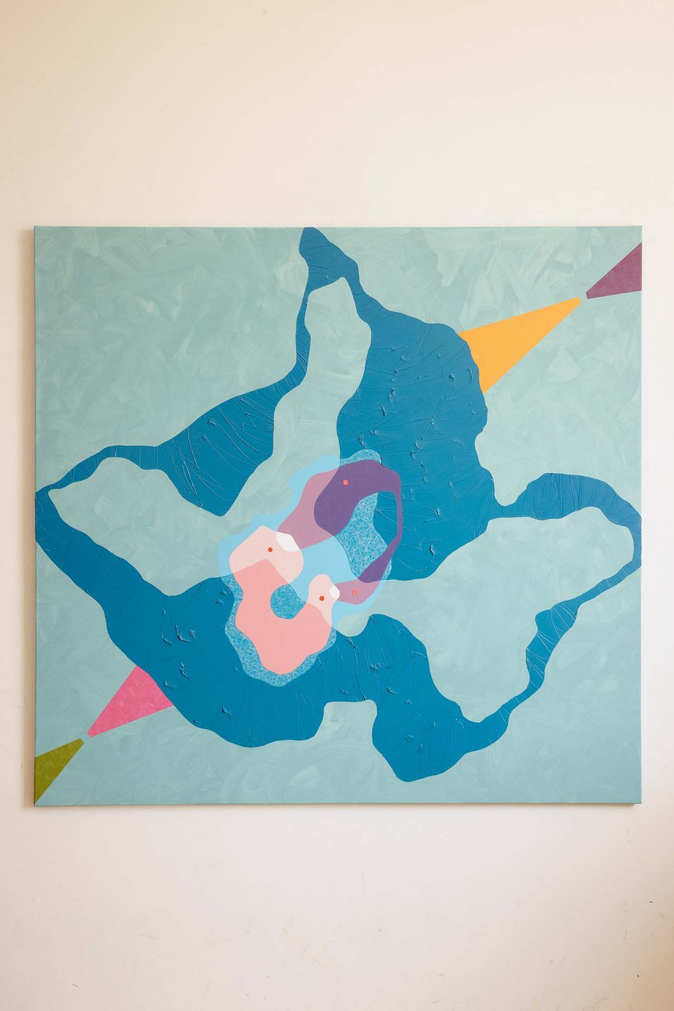 Barabás Zsófi általában hat-nyolc képen dolgozik egyszerre: elmondása szerint segíti az alkotói folyamatot, ha sorjában ránézhet a többi alkotásra is