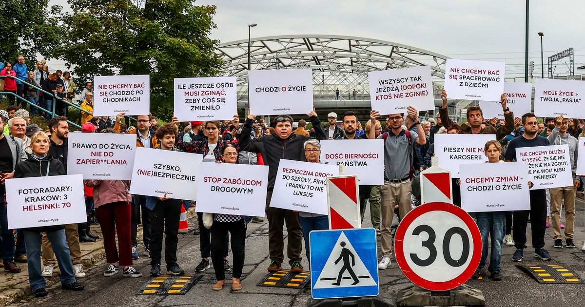 "Chodzi o życie". Krakowianie wyszli na ulice po tragicznym wypadku