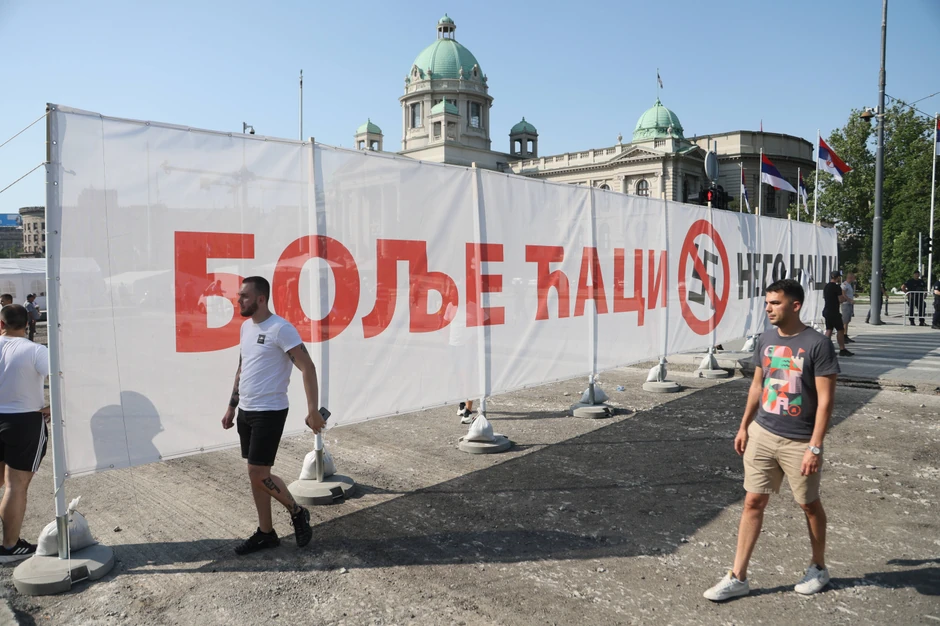 Studenti transparent Pionirski park