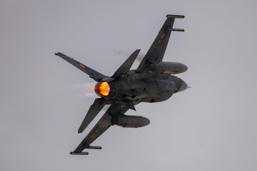 Avion F-16