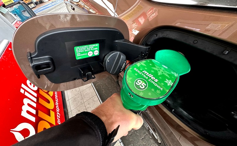 Tankowanie paliwa do samochodu