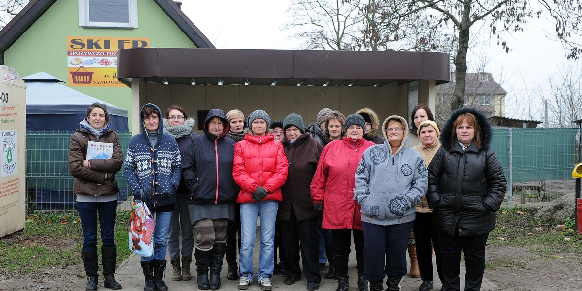 Kandydat przegrał wybory więc zabrał wsi autobus