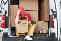 Kurierom zdarzają się sytuacje okropne. Od jednej klientki Tomasz uciekł