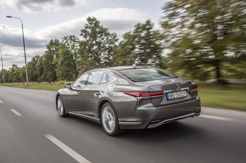 Lexus LS500h - jeździć czy być wożonym?