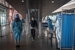 Po trzech dniach spadków liczba zakażonych w Chinach znowu rośnie