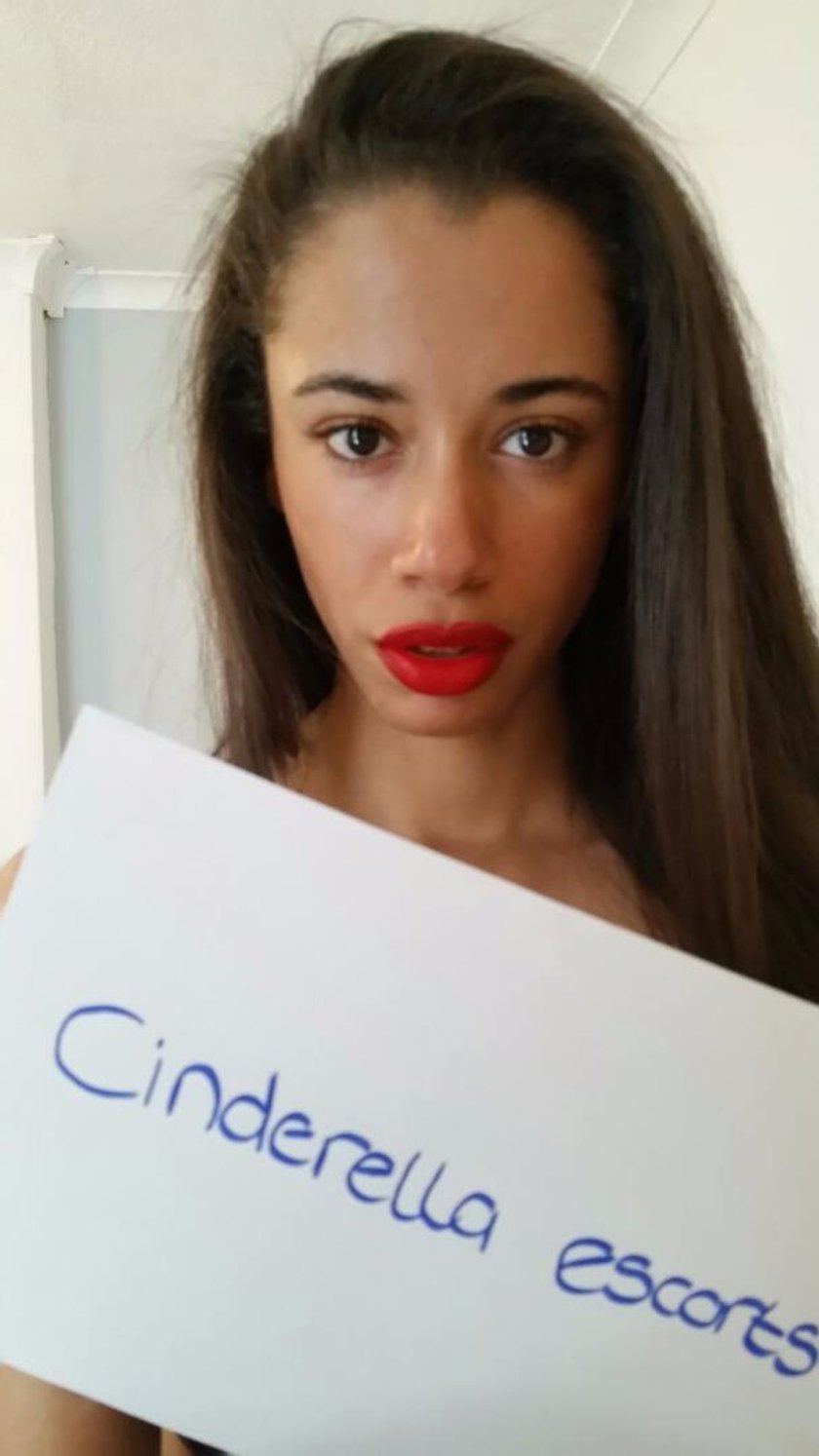 26-letnia Jasmin sprzedaje dziewictwo za pośrednictwem strony Cinderella Escorts