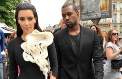 Kanye West nawet z oświadczyn zrobił show