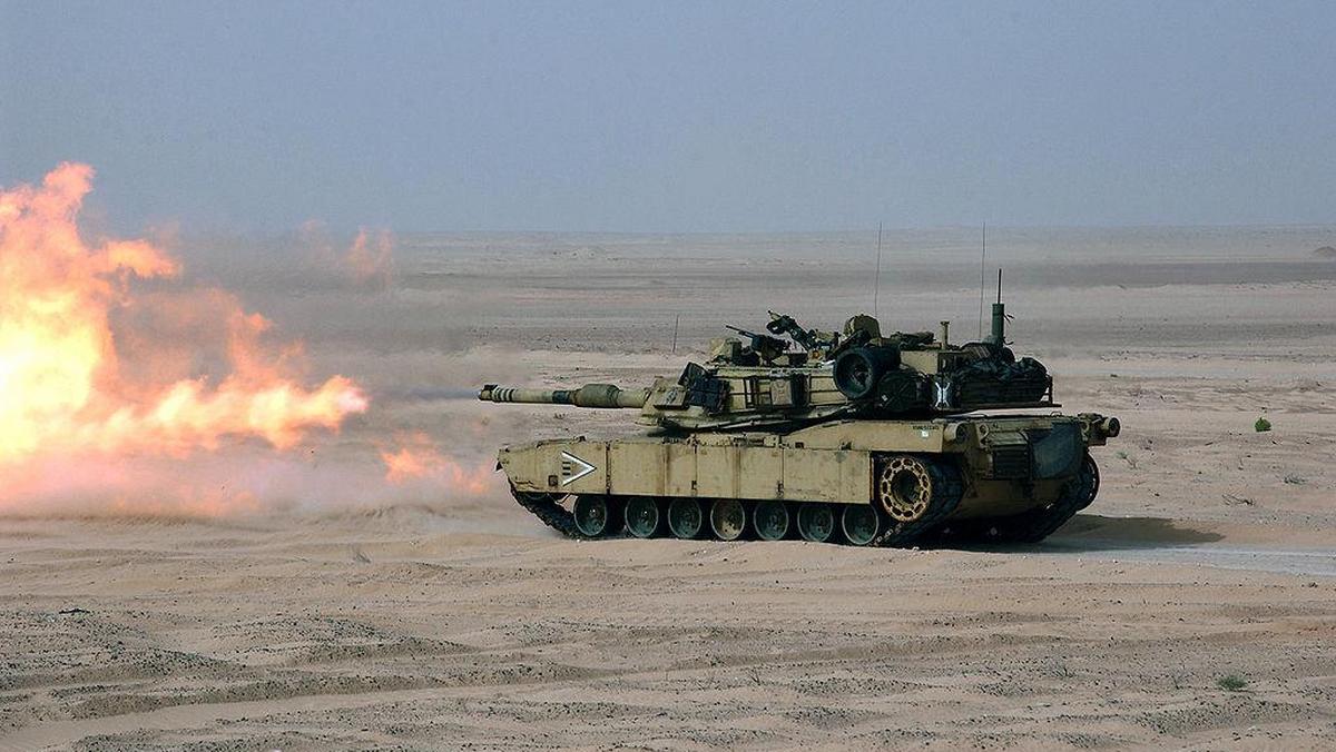 M1A1 Abrams podczas ostrzału