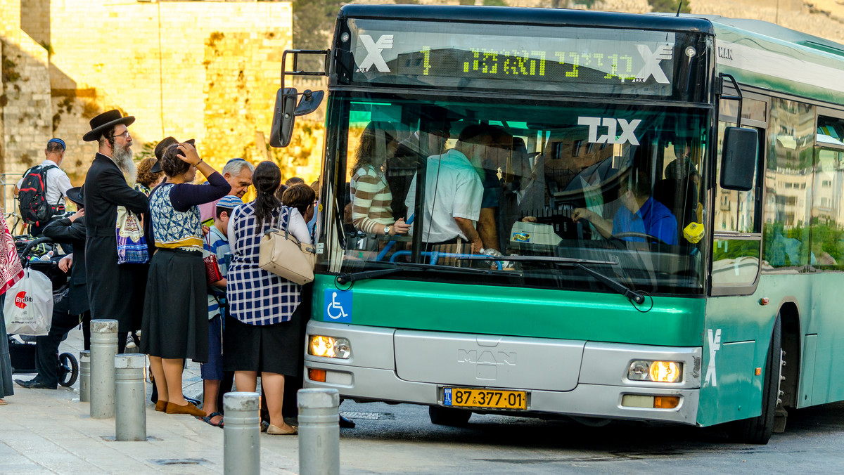 Kierowcy autobusów dyskryminują Izraelki. "Czułyśmy się bezradne i upokorzone"