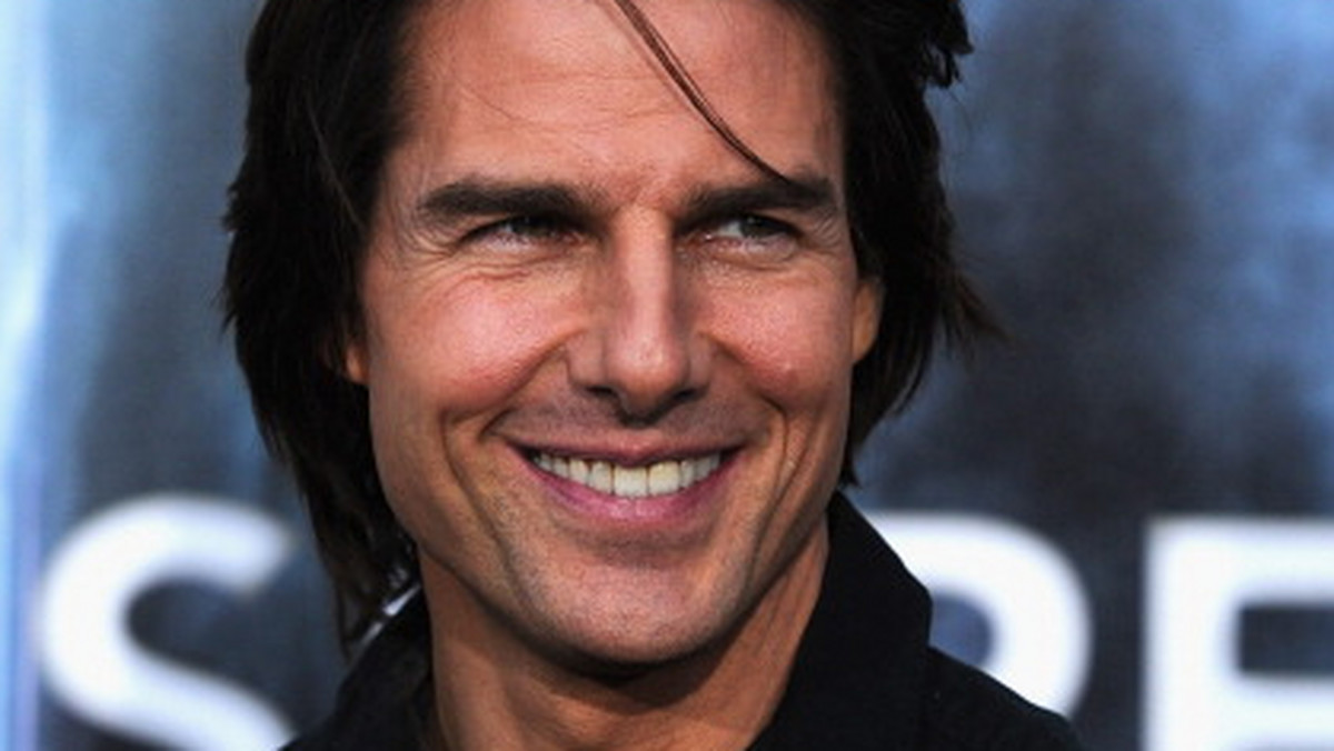 Tom Cruise, znany m.in. z roli kierowcy wyścigowego w wyreżyserowanym przez siebie filmie "Szybki jak błyskawica", poznał smak jazdy samochodem Formuły 1 podczas sesji testowej w Kalifornii. W zeszłym tygodniu aktor jeździł wyścigówką Red Bulla po torze Willow Springs Raceway.