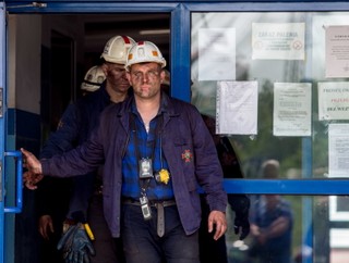 Akcja ratunkowa w Zofiówce: Poziom zalewiska ciągle się obniża