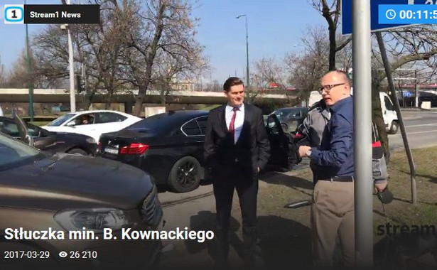 Kolejne BMW rozbite. Tym razem na pokładzie wiceminister Bartosz Kownacki [amatorskie WIDEO]