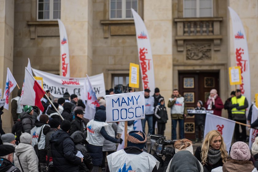 Nauczyciele protestowali pod Urzędem Wojewódzkim we Wrocławiu 