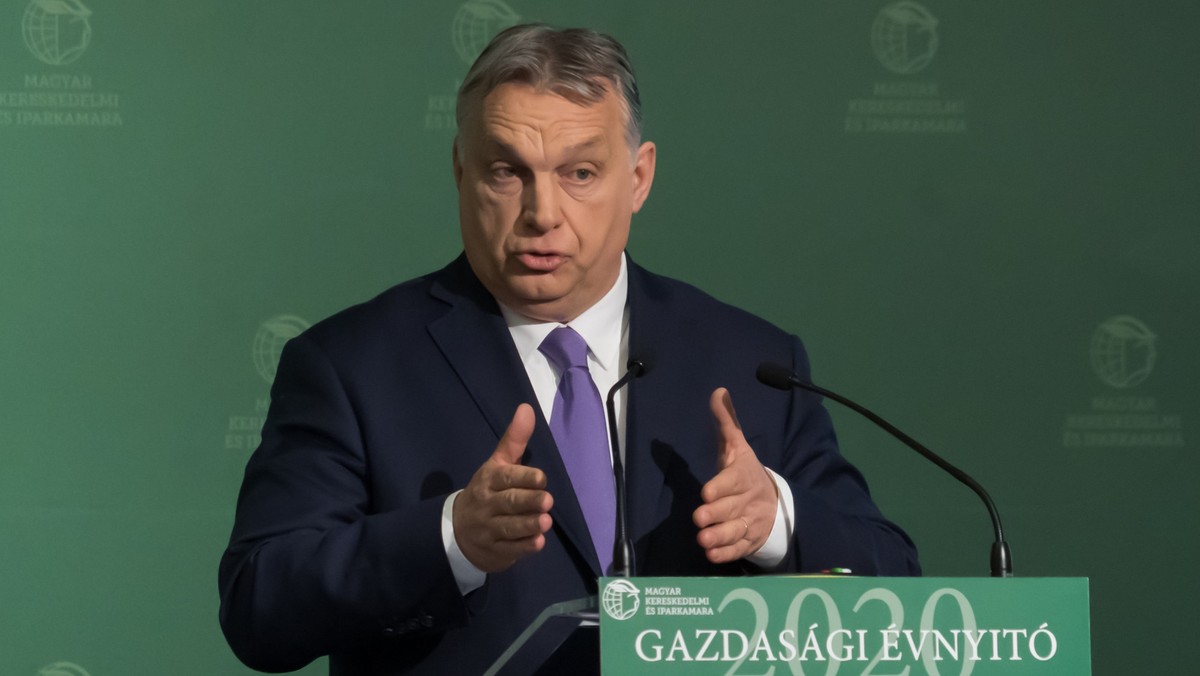 Premier Węgier Viktor Orban wystosował list do szefów partii członkowskich Europejskiej Partii Ludowej (EPL), w którym napisał, że oczekuje przeprosin od tych, którzy przyłączyli się do rozprzestrzeniania fake newsów o Węgrzech.